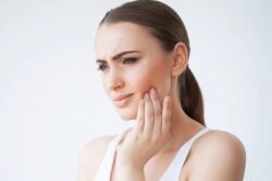 Hambavalu leevendamine: 4 kodust vahendit, mis aitavad hambavalu vastu